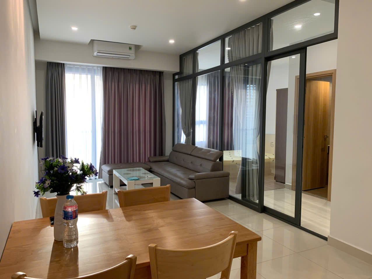 53m-full-phong-khach-can-ho-53m2-1pn-1wc-day-du-noi-that-emerald-celadon-city-minh-hoa.jpg